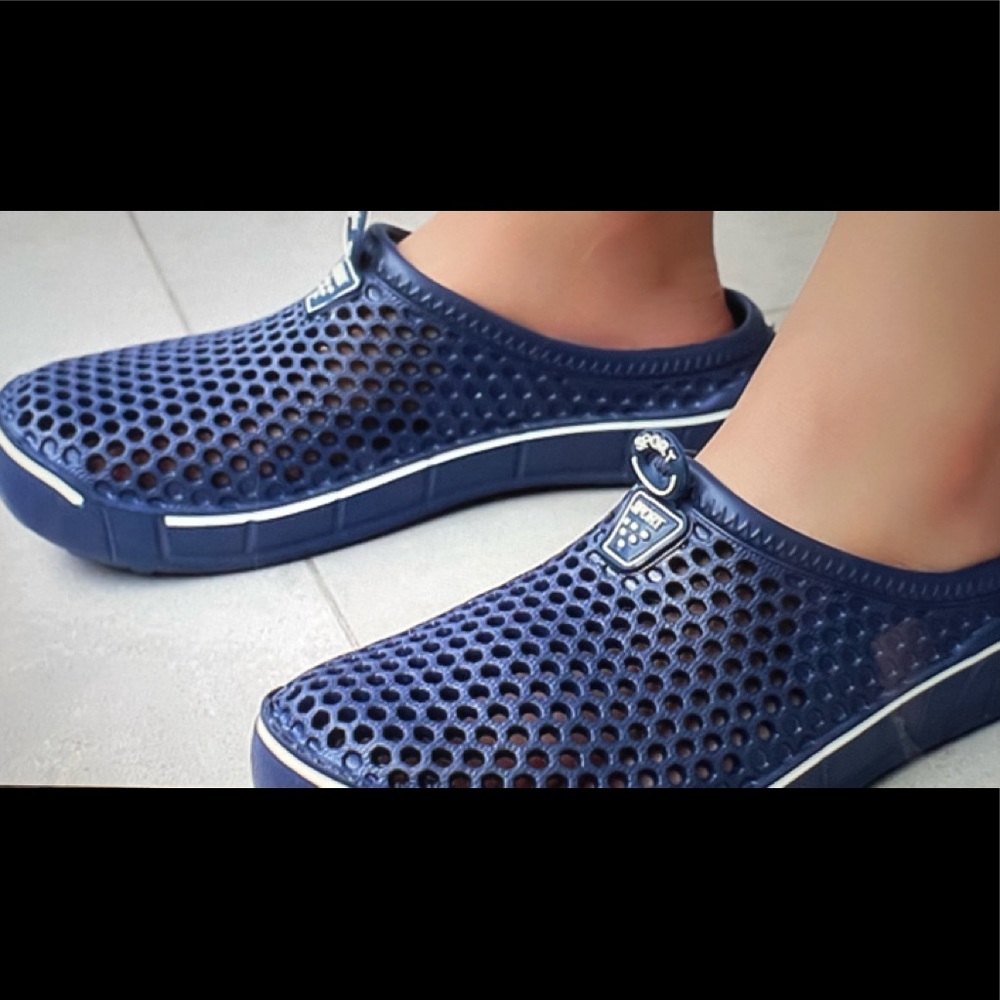 Indoor/outdoor shoes, great for beach, gardening & more Comfortable, lightweight